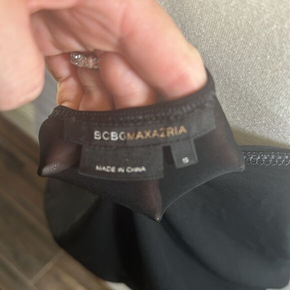 🖤 BCBG Black Halter Style Top - Size Small - Lace Detail - Silky Feel - Picture 4 of 6